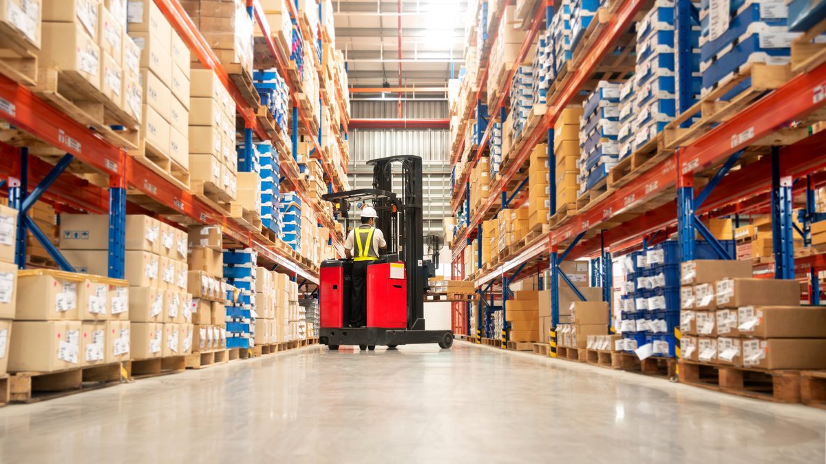 البارد السلسلة اللوجستيات and المستودع